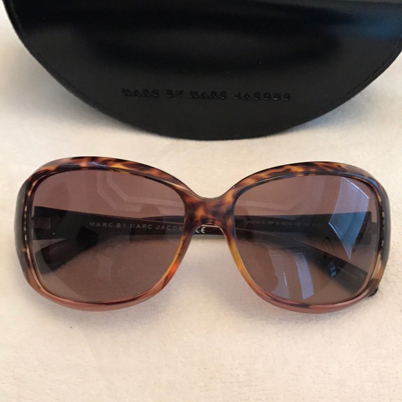 Marc Jacobs Sunglasses - Picture 2 of 4